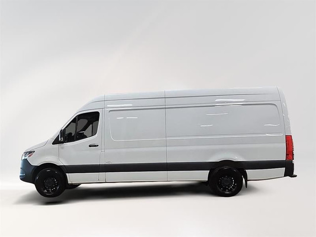 2023 Mercedes-Benz Sprinter 2500 170 Wheelbase High Roof in Cars & Trucks in Laval / North Shore - Image 3