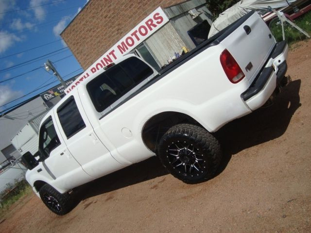2005 Ford Super Duty F-250 4x4 CREW CAB LARIAT DIESEL in Cars & Trucks in Edmonton - Image 2