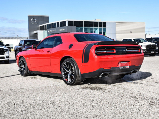 2015 Dodge Challenger in Cars & Trucks in Chatham-Kent - Image 2