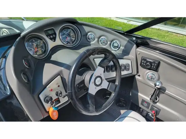 2010 Moomba LSV in Powerboats & Motorboats in Granby - Image 7