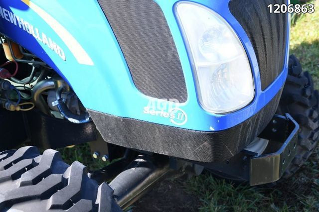 New Holland BOOMER 3050 Tractor in Farming Equipment in Grand Bend - Image 4