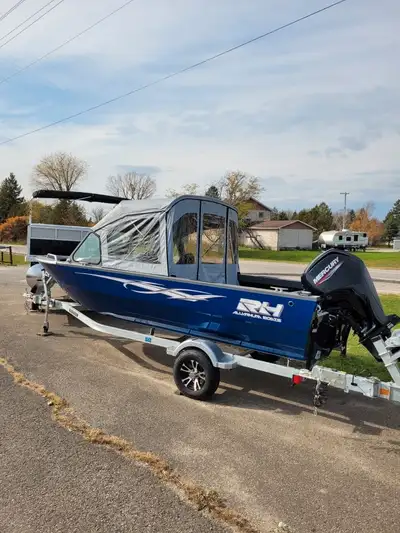 EASTERN ONTARIO'S EXCLUSIVE RH ALUMINUM BOAT DEALER TOWN AND COUNTRY RV PRESENTS THIS STRIKING VIVID...