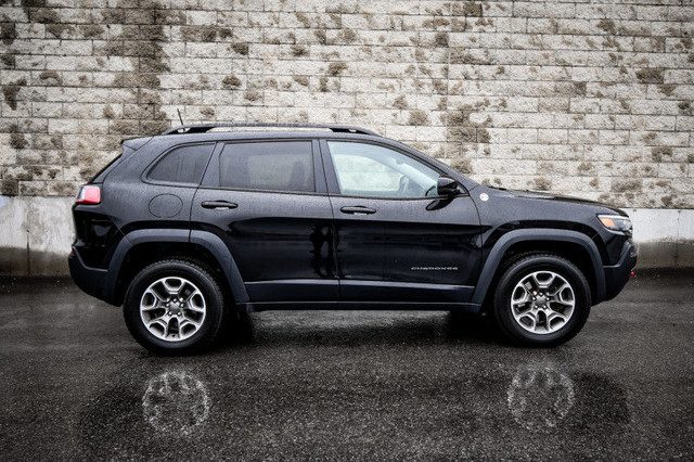 2022 Jeep Cherokee Trailhawk • POWER LIFTGATE • POWER SEAT in Cars & Trucks in Cornwall - Image 2