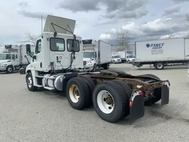 2019 Freightliner Cascadia 125 Day Cab *Ask About Dep Match* in Heavy Trucks in Delta/Surrey/Langley - Image 9