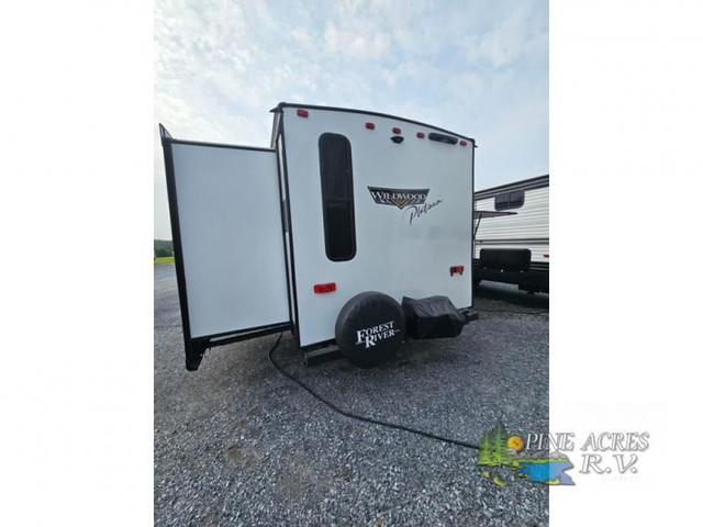 2024 Forest River Wildwood Platinum 32BHDS (HAMPTON, NB) in Travel Trailers & Campers in Moncton - Image 4