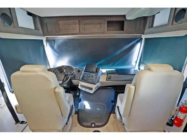 2024 Forest River Georgetown 3 Series 33B3 bunk bed 2024 Classe  in RVs & Motorhomes in Laval / North Shore - Image 26