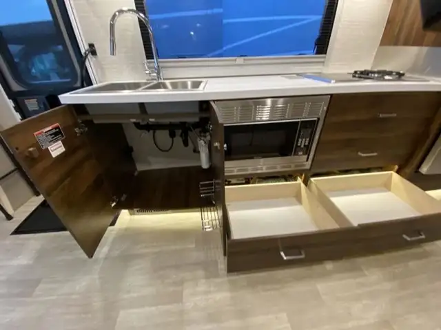 2025 Winnebago View 24D in RVs & Motorhomes in Abbotsford - Image 22