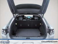 Traduire ceci en anglais: La Ford Mustang Mach-E 2021 avec batterie de 68 kWh se distingue par sa co... (image 6)