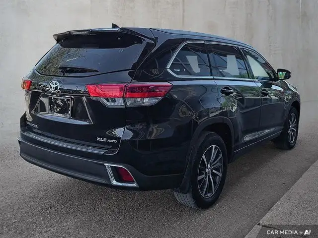 2017 Toyota Highlander XLE in Cars & Trucks in Ottawa - Image 8