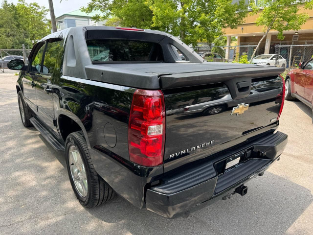 2010 Chevrolet Avalanche LT w/1SC in Cars & Trucks in City of Toronto - Image 3