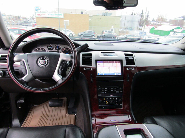  2014 Cadillac Escalade AWD 6.2L 7PASS/B.S.A/NAV/B.CAM/S.ROOF/DV in Cars & Trucks in Calgary - Image 2