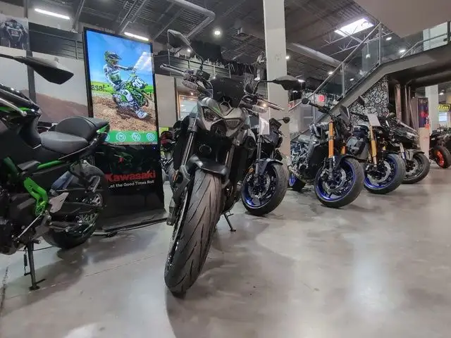 2025 Kawasaki Z900 in Street, Cruisers & Choppers in Calgary - Image 8