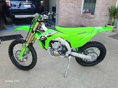 APPLY NOW: https://www.ridecollective.ca/get-pre-approved The 2024 KAWASAKI KX250 is a championship-...