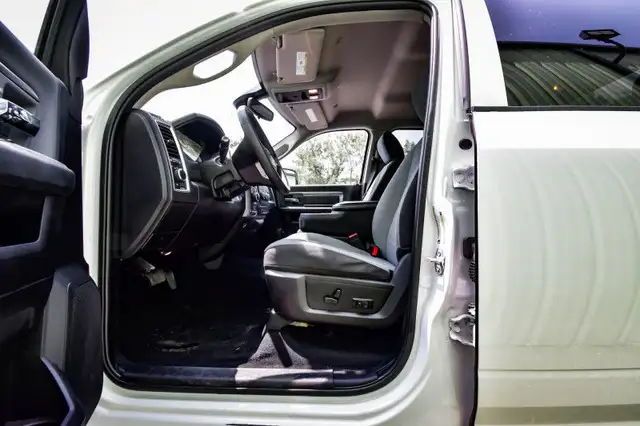 2023 Ram 1500 Classic SLT • BEDLINER • POWER SEAT • HANDS FREE in Cars & Trucks in Kingston - Image 25