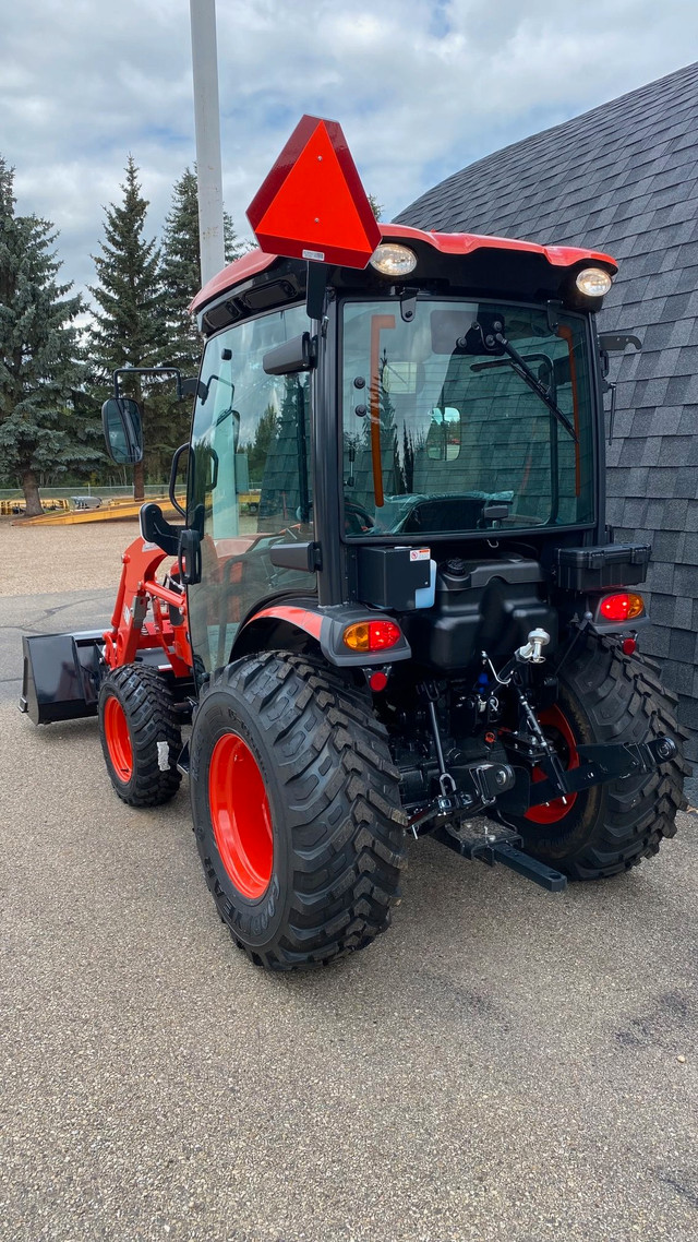 2025 KIOTI CK2620SE HST 25HP CABBED TRACTOR W/ LOADER & 66 QA BU in Farming Equipment in Strathcona County - Image 3