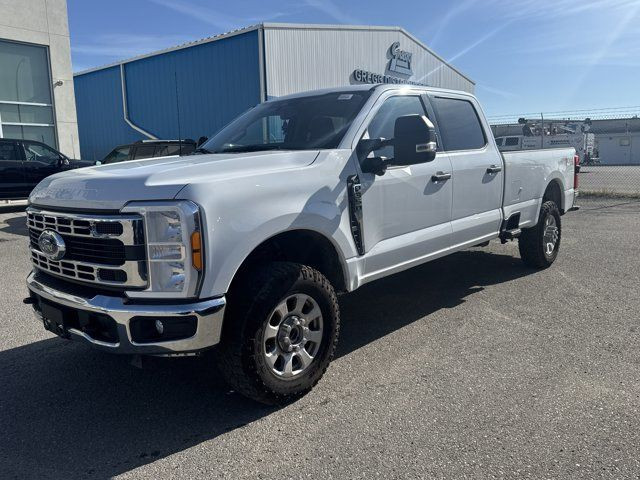 2023 Ford Super Duty F-350 SRW XLT - 7.3L GAS in Cars & Trucks in Calgary