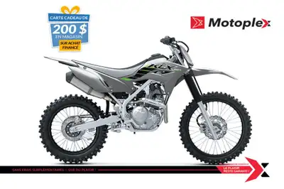 KLX230R S Le plaisir grandeur nature de la moto tout-terrain KLX230R signifie qu'il est temps de sor...