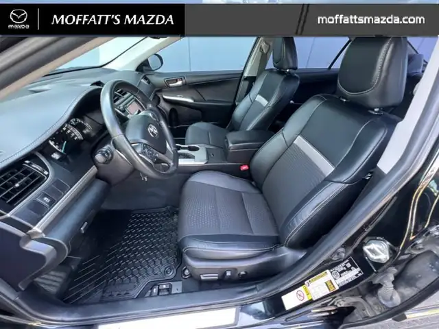 2014 Toyota Camry SE dans Autos et camions dans Barrie - Image 34