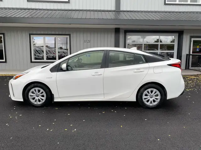 2022 Toyota Prius HYBRID! AWD!! PRICED TO MOVE!629394256083231212