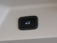 This beautiful 2021 Land Rover Range Rover P400e HSE is a Canadian vehicle with a clean CARFAX repor... (image 9)