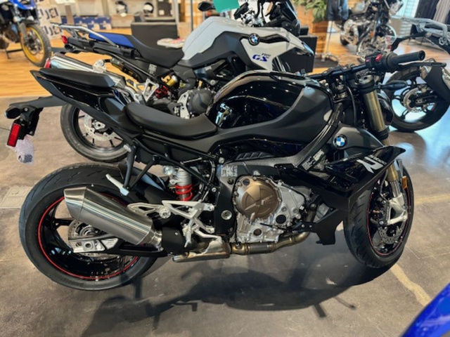 2024 BMW S 1000 R Black Storm Metallic in Street, Cruisers & Choppers in London - Image 4