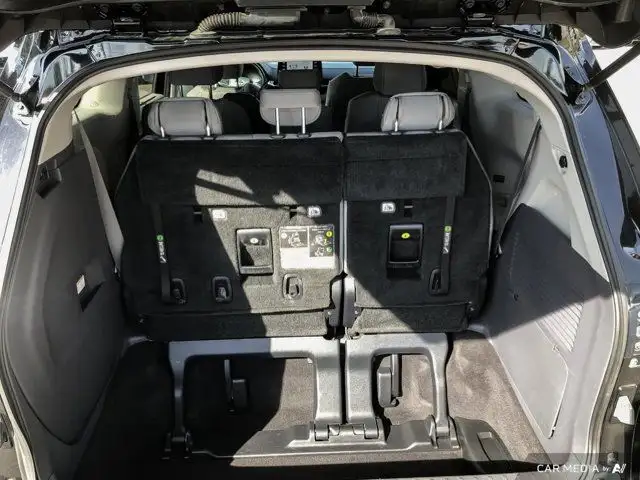 2021 Toyota Sienna LE | Third Row Seating | Apple/Android in Cars & Trucks in Calgary - Image 16