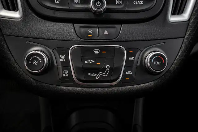 2022 Chevrolet Malibu AUTOMATIC LOW KMS in Cars & Trucks in Strathcona County - Image 16