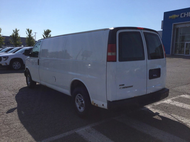 2011 Chevrolet Express Cargo Van in Cars & Trucks in Oshawa / Durham Region - Image 3