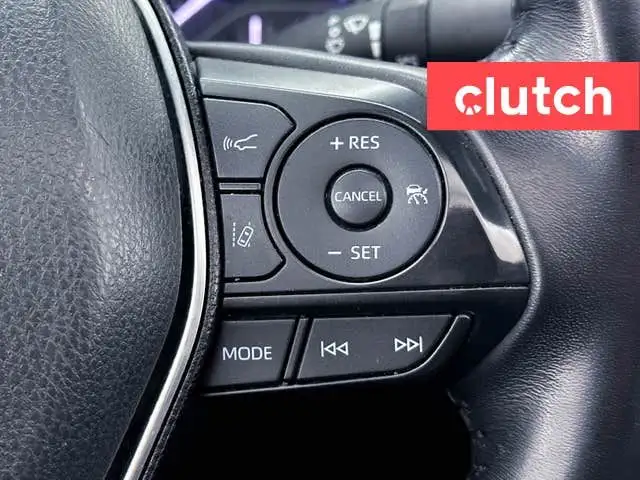 2020 Toyota Camry Hybrid SE w/ Apple CarPlay, Heated Front Seats dans Autos et camions dans Ottawa - Image 33