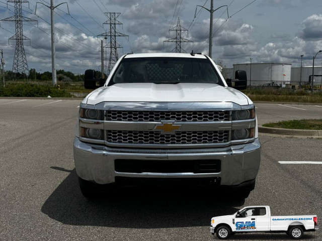 2019 Chevrolet SILVERADO 3500HD Crew Cab Flat Bed 4WD in Cars & Trucks in City of Toronto - Image 2