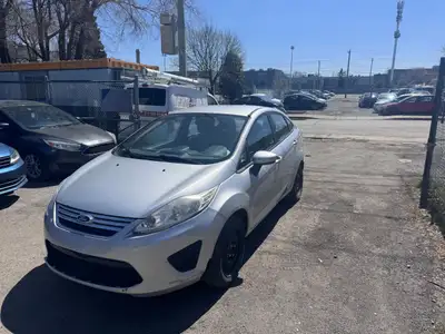 Engine: Moteur à 4 cylindres 1.6L/97CI L/100Km City: 6.9 L/100Km Hwy: 5.1 Safety Equipment Système d...
