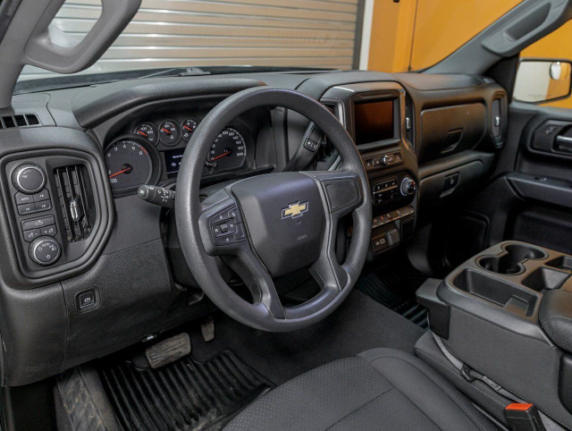 Chevrolet Silverado 1500 WT CREW 4X4 V8 *GR REMORQ* BEDLINER CAR in Cars & Trucks in Laurentides - Image 2