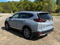 Discover the perfect blend of luxury, reliability, and versatility with this stunning 2020 Honda CR-... (image 3)
