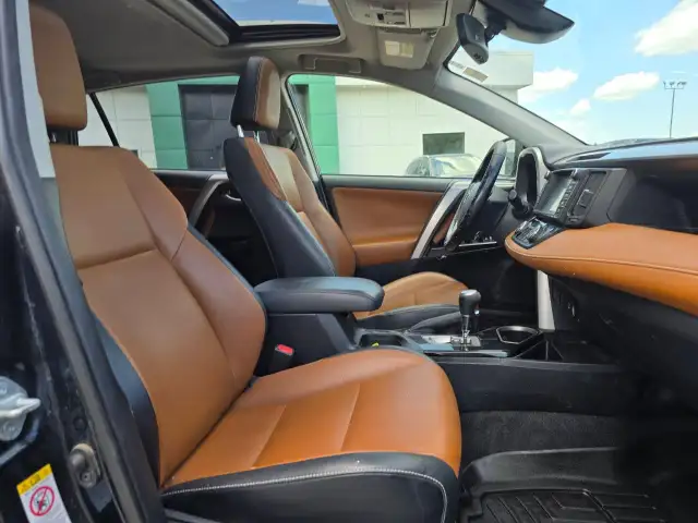 2017 Toyota RAV4 Hybrid in Cars & Trucks in Ottawa - Image 25
