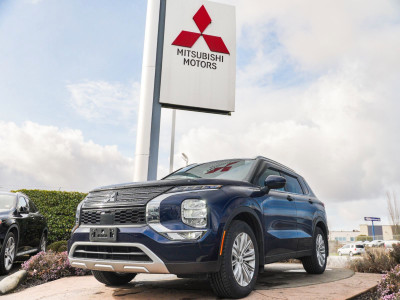 2022 Mitsubishi Outlander SE | S-AWC | PANOROOF | HEATED STEER &
