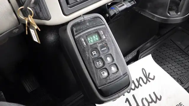 2008 international 7500 Tandem Bucket Truck Diesel Air Brakes in Heavy Trucks in Richmond - Image 32