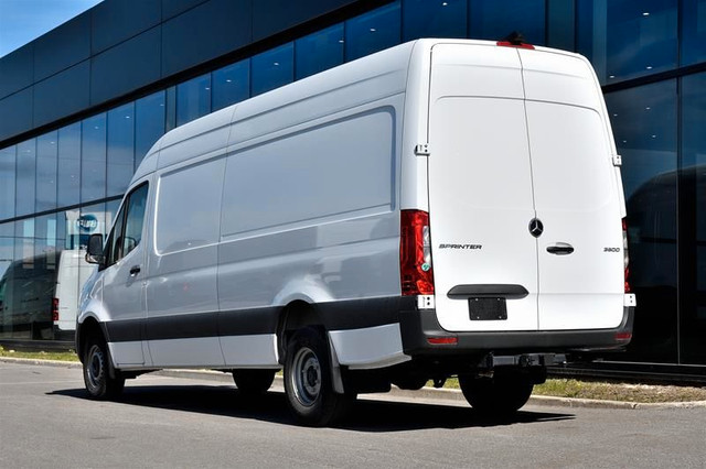 2024 Mercedes-Benz Sprinter 3500 170 Wheelbase High Roof RWD in Cars & Trucks in Laval / North Shore - Image 4