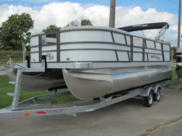 2024 MONTEGO BAY 8520 DLX CRUISE PKG-LOADED,EASY FINANCING! in Powerboats & Motorboats in Ottawa - Image 2