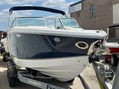 Used 2014 Cobalt R7 Bowrider LOA: 27’6in. / Beam:8’6in. / Capacity: 12 persons (U.S.) Power: Volvo P...