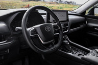 Brake Assist,ABS,Power Steering,All Wheel Drive,4-Wheel Disc Brakes,Tires - Front Performance,Interm... (image 7)