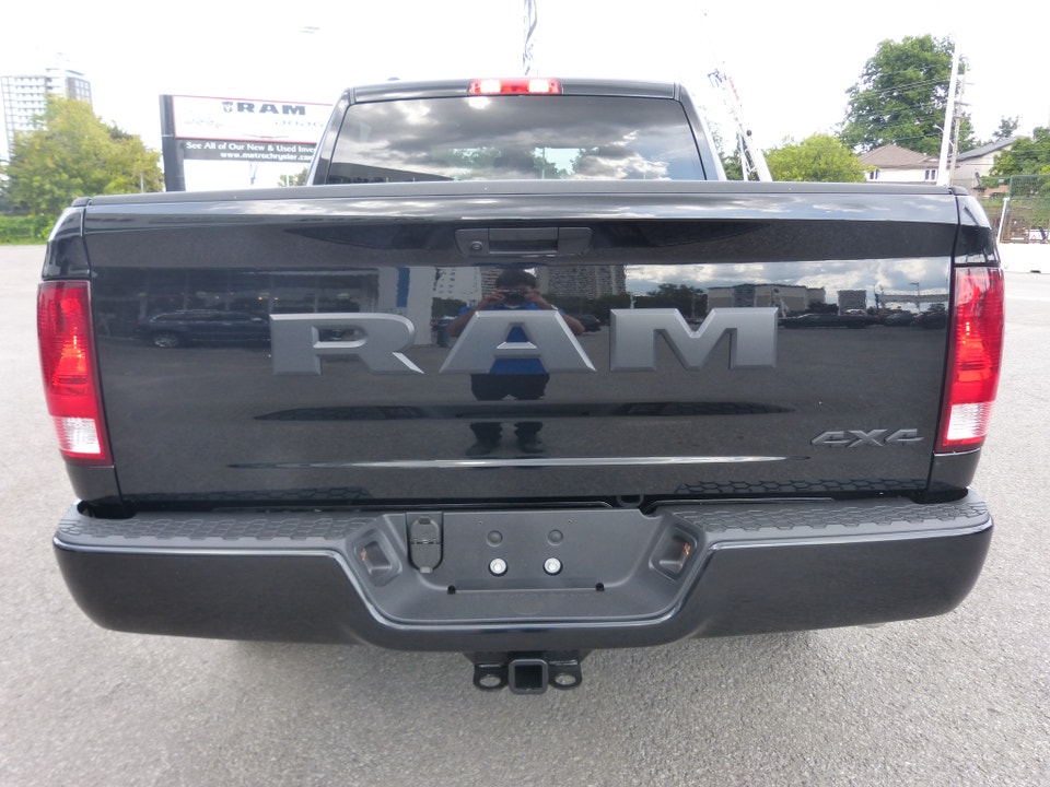 2022 Ram 1500 Classic NIGHT EDITION