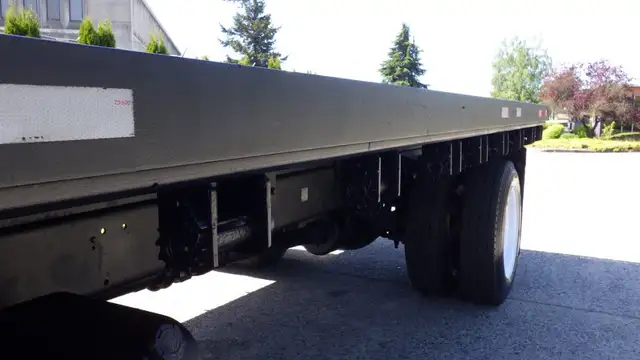 2006 Ford F650 16 Foot Flat Deck in Cars & Trucks in Delta/Surrey/Langley - Image 25