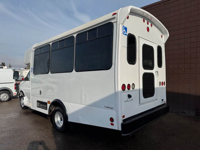 2014 GMC Savana 3500 12 Passenger Bus in Cars & Trucks in Calgary - Image 3