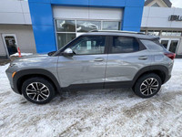 The 2025 Chevrolet Trailblazer LT in Sterling Grey Metallic is a stylish and versatile compact SUV,... (image 4)