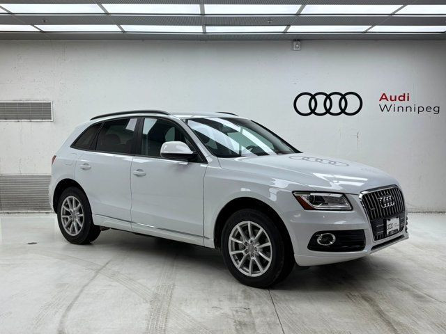 2014 Audi Q5 2.0L Komfort | Leather | Power Tailgate in Cars & Trucks in Winnipeg