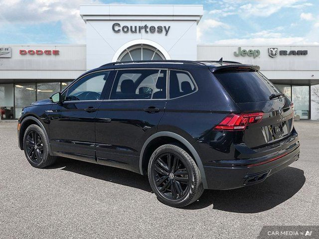 2022 Volkswagen Tiguan Comfortline R-Line Black Edition in Cars & Trucks in Calgary - Image 4
