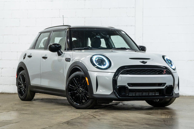 2023 MINI 5 Door Cooper S Premier | Accès Confort | Toit in Cars & Trucks in City of Montréal