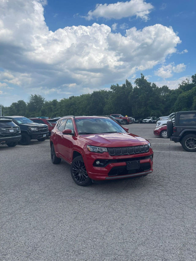 2022 Jeep Compass Limited PANORAMIC SUNROOF | HEATED SEATS |... in Cars & Trucks in London - Image 2