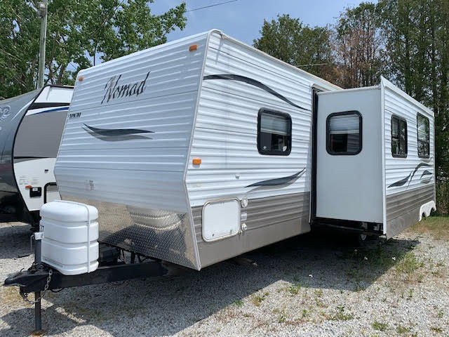 2011 Nomad Skyline 297BHS BUNK HOUSE FREE STORAGE TIL SPRING in Travel Trailers & Campers in London - Image 2