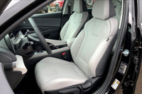 10.25 Inch Touchscreen W/ Nav,10.25 Inch Digital Cluster,leather Seats,bose Prem Audio W/ 8 Spkrs,di... (image 8)